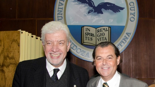 imagen Asumen hoy Somoza y Kent como rector y vicerrector 