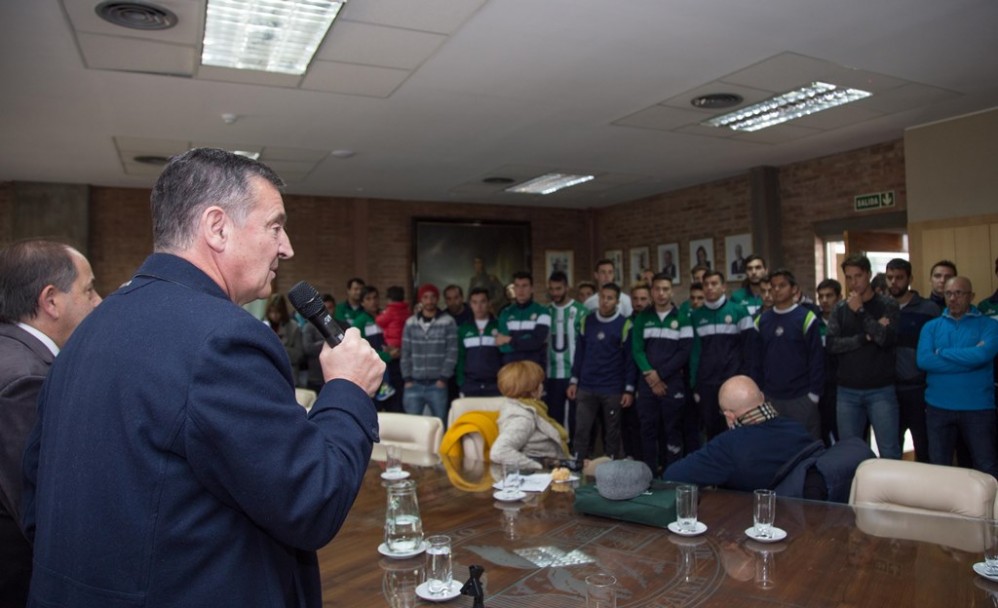 imagen Reconocieron al equipo de fútbol de la "U"