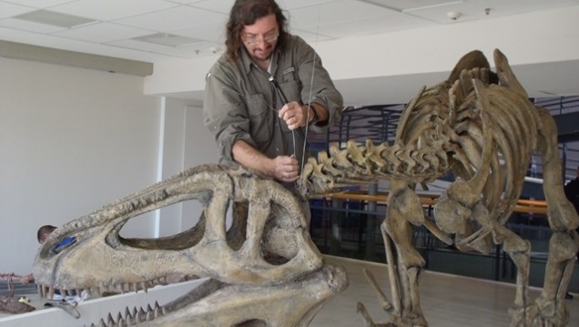 imagen La Brújula tiene un laboratorio de dinosaurios de la UNCuyo