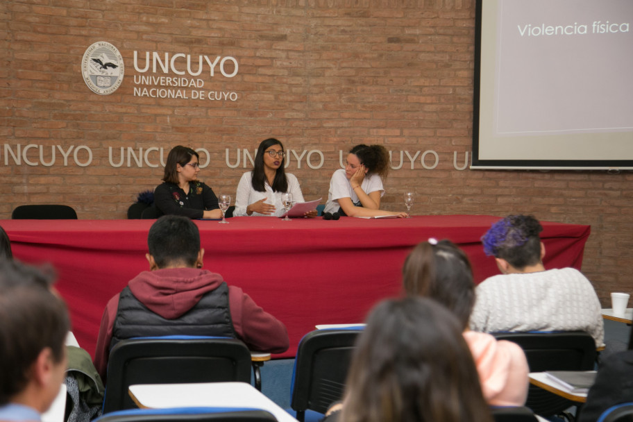 imagen Analizaron de qué manera se cumple la ley de protección a las mujeres 