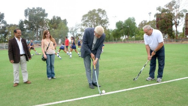 imagen El Hockey de la "U" ya tiene cancha de césped sintético