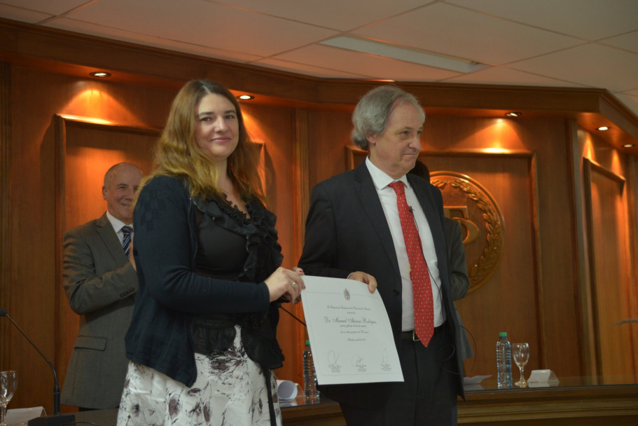 imagen Honoris Causa para Atienza por sus aportes a la Filosofía del Derecho