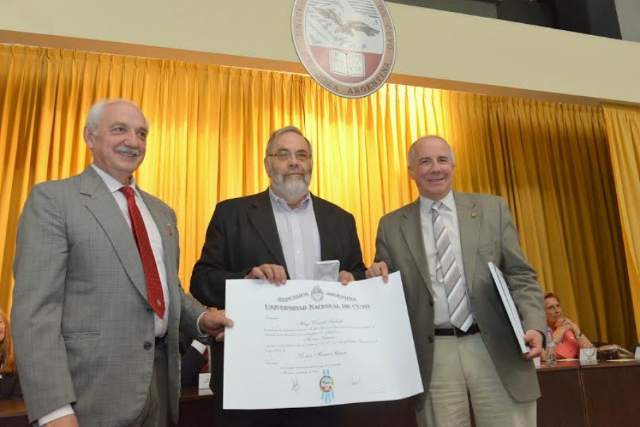 imagen Gilberto Gallopín y Hugo Scolnik, nuevos Honoris Causa de la UNCuyo