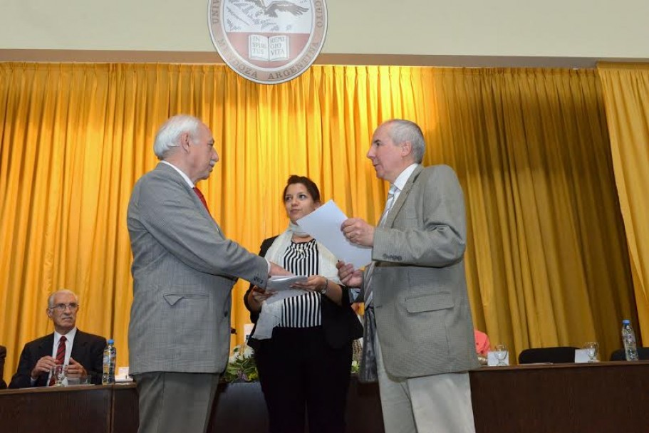 imagen Gilberto Gallopín y Hugo Scolnik, nuevos Honoris Causa de la UNCuyo