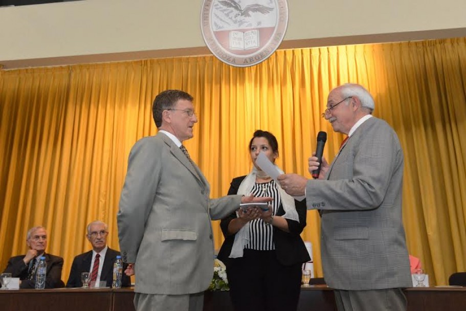 imagen Gilberto Gallopín y Hugo Scolnik, nuevos Honoris Causa de la UNCuyo