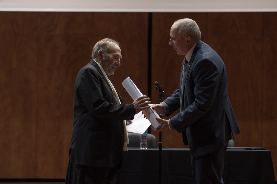 imagen El pianista Miguel Ángel Estrella recibió el Honoris Causa de la UNCUYO