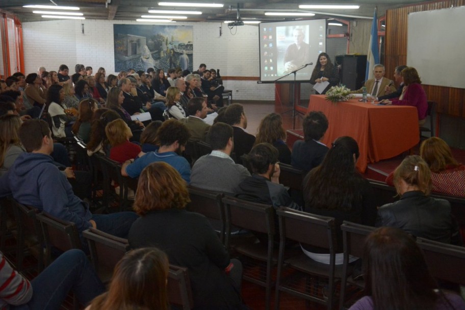 imagen Honoris Causa para Oszlak por sus aportes a la Ciencia Política en Latinoamérica