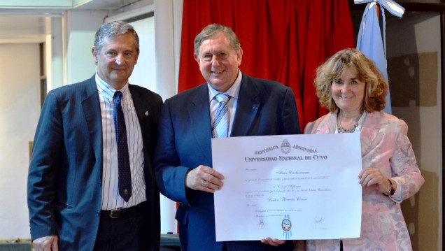 imagen Honoris Causa para Carbonneau por sus aportes a la vitivinicultura en Argentina