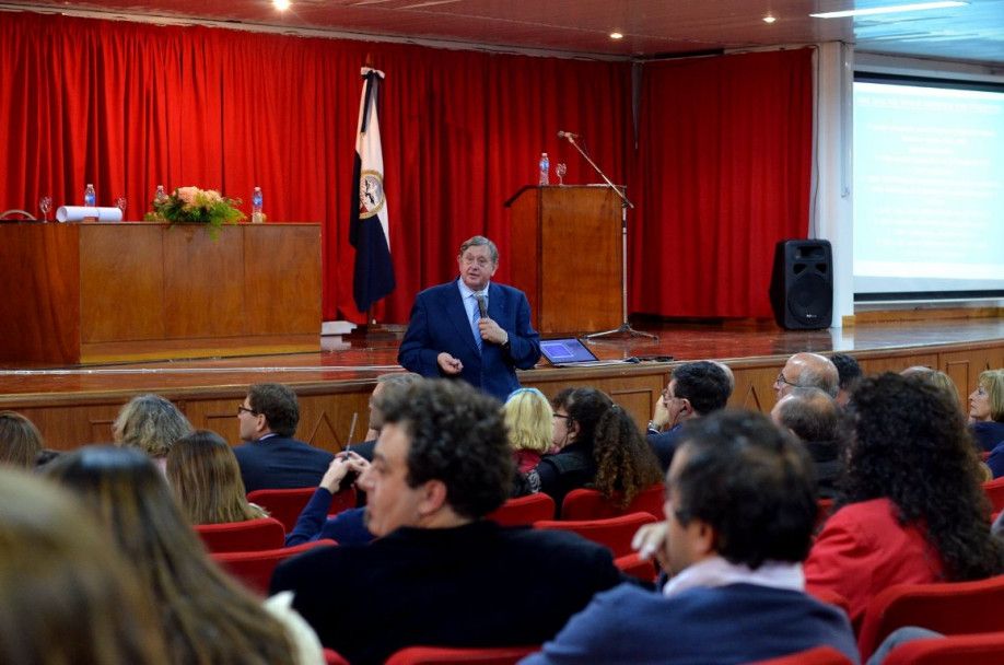 imagen Honoris Causa para Carbonneau por sus aportes a la vitivinicultura en Argentina