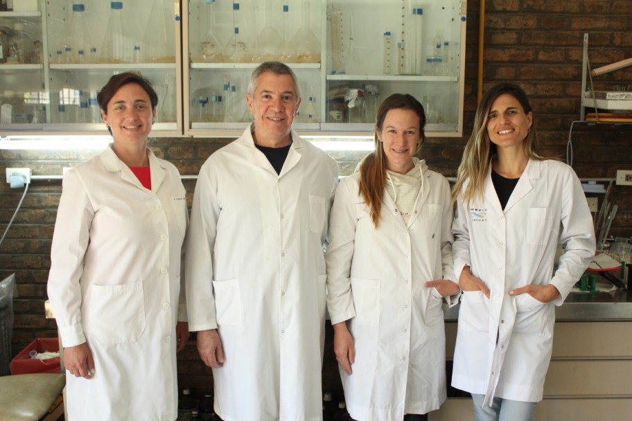 imagen El equipo de investigación, de izq. a der.: Constanza López Fontana, Rubén Carón, Paula Ginevro y Flavia Santiano