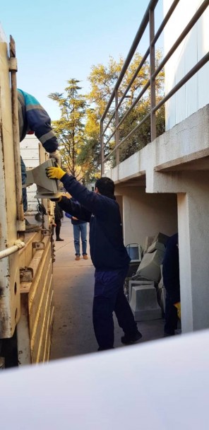 imagen En una acción conjunta, Capital retiró desechos electrónicos del Hospital Universitario