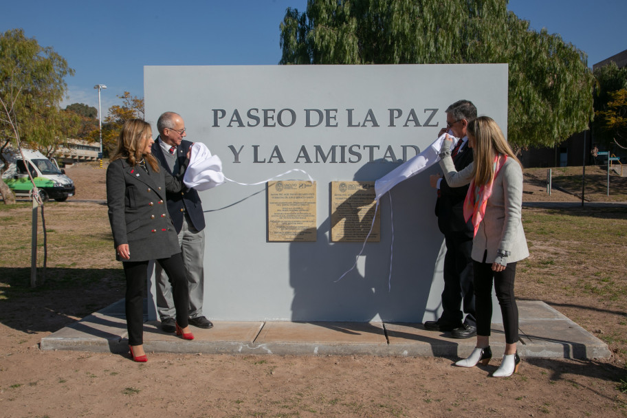 imagen Inauguraron un Paseo que reivindica los lazos entre naciones