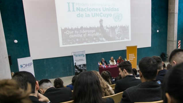 imagen Jóvenes latinoamericanos simulan Modelo de Naciones Unidas