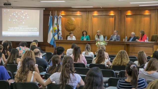 imagen Pusieron la lupa en la niñez y la adolescencia en tiempos de globalización