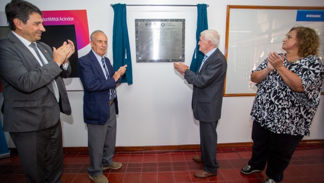 imagen Ingeniería reconoció con una placa a egresados recibidos en San Juan