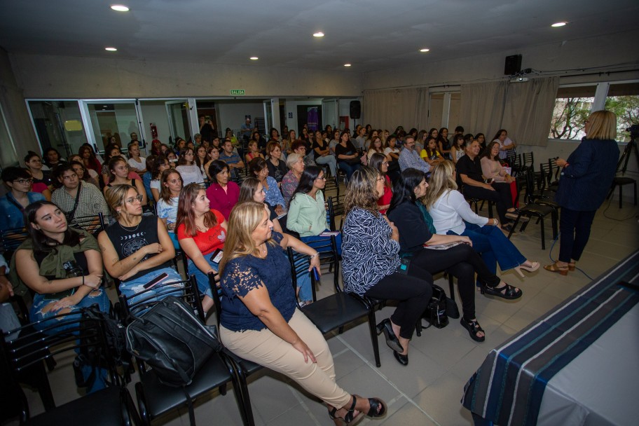 imagen Mónica Coronado: "Las emociones y los afectos circulan por las escuelas"