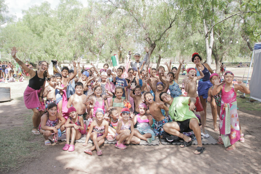 imagen Nadaron más de 165 mil metros por una causa solidaria