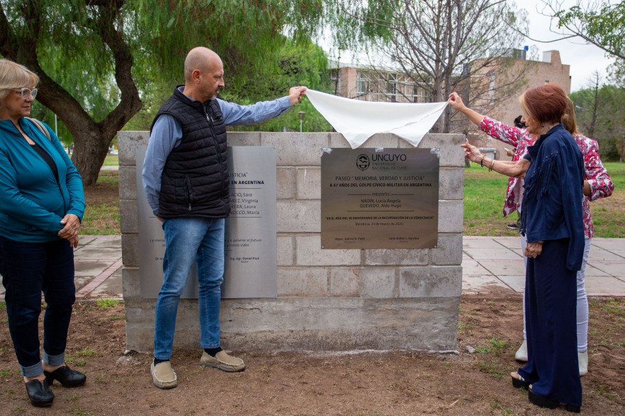 imagen La memoria sigue viva: la UNCUYO plantó eucaliptos para recordar a dos estudiantes