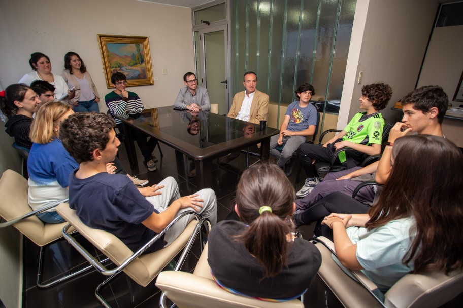 imagen "Tener jóvenes que abracen la ciencia es la base para un país mejor"