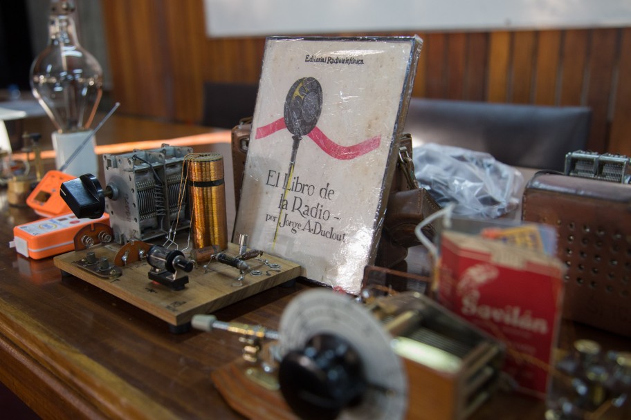 imagen Presentaron un libro que recorre la historia de la radio en Mendoza 