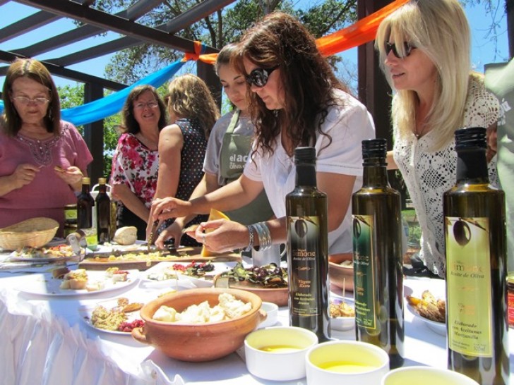 imagen Promocionan el consumo de aceite de oliva en Maipú 