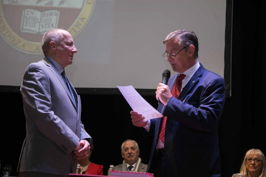 imagen Pizzi: "Busco devolver las oportunidades que la UNCuyo me brindó para que cientos de jóvenes tengan las mismas chances que yo"