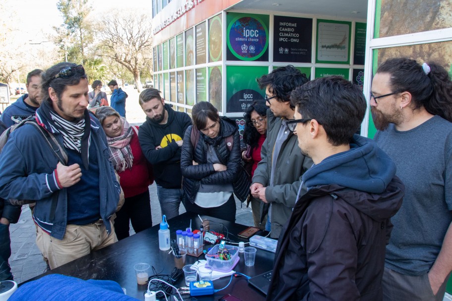 imagen Estimularon el interés por lo científico en la Feria Latinoamericana de Tecnologías Libres