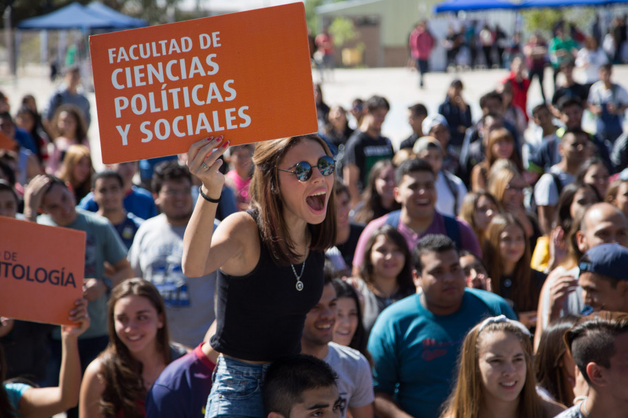 imagen Miles de estudiantes empezaron a transitar la Universidad