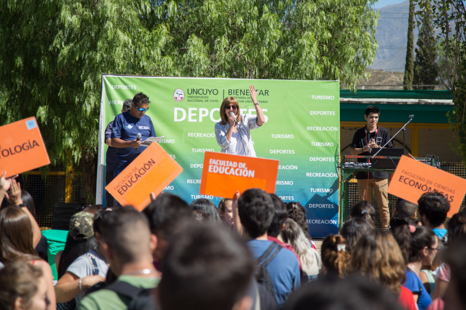 imagen Miles de estudiantes empezaron a transitar la Universidad