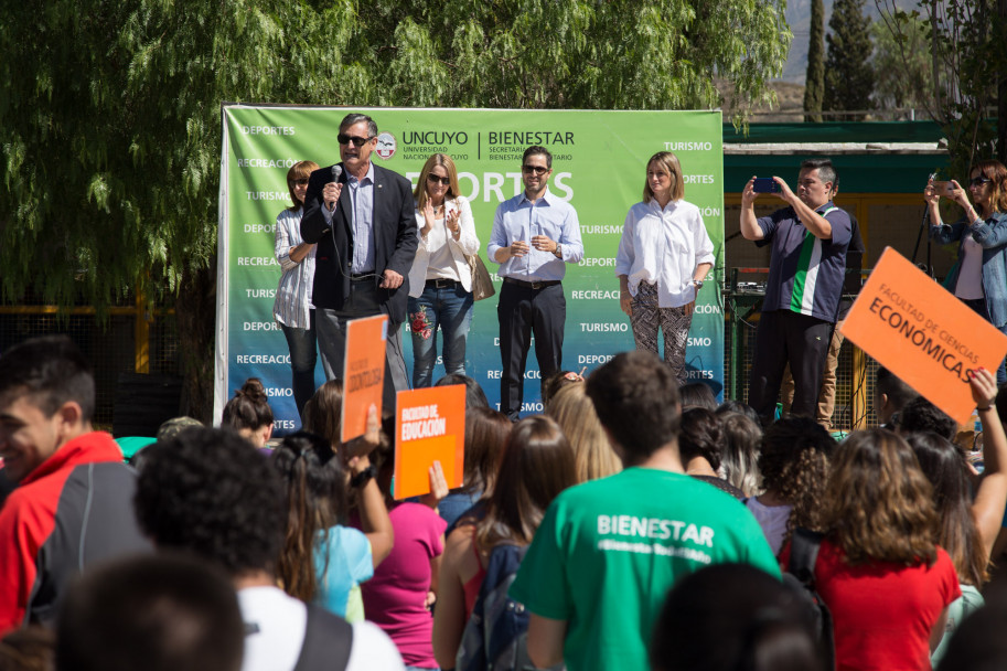 imagen Miles de estudiantes empezaron a transitar la Universidad