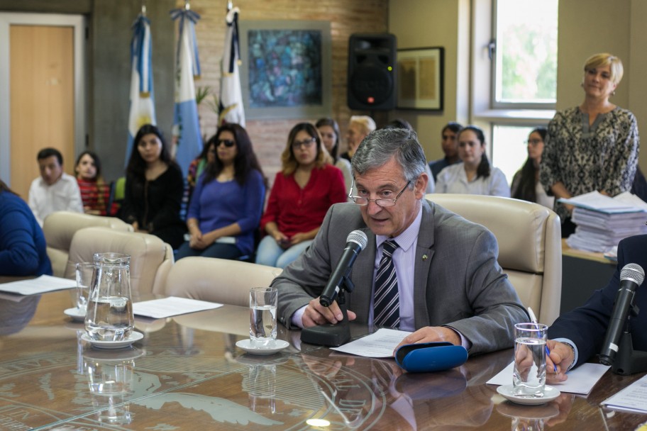 imagen La UNCUYO distinguió el esfuerzo y mérito académico de 14 estudiantes y una graduada