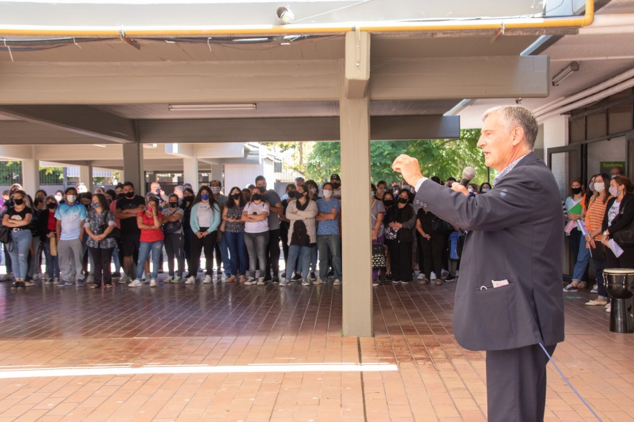 imagen Inicio de ciclo lectivo: el Rector Pizzi recorrió escuelas secundarias