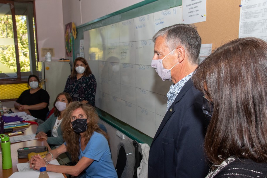 imagen Inicio de ciclo lectivo: el Rector Pizzi recorrió escuelas secundarias