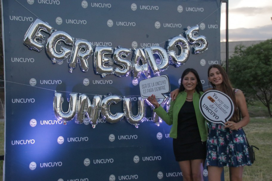 imagen Ser de la UNCUYO es para siempre: Egresados se reencontraron en un Sunset