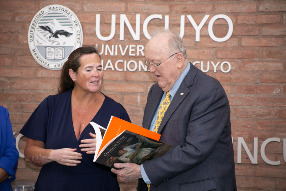 imagen Honoris Causa para experto en el estudio y las aplicaciones médicas de la melatonina