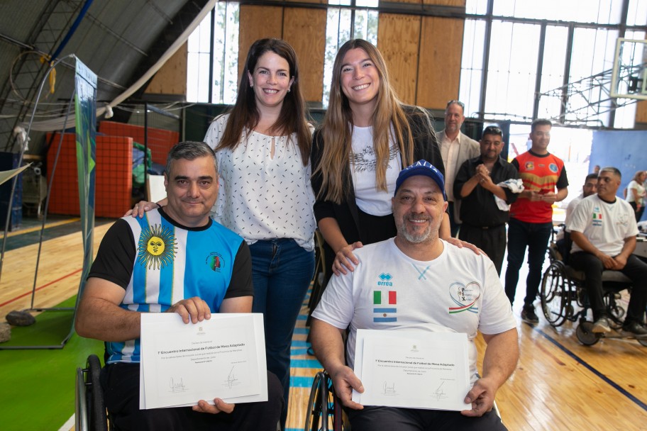 imagen Fútbol de mesa adaptado: seleccionados de Argentina e Italia visitaron la UNCUYO 