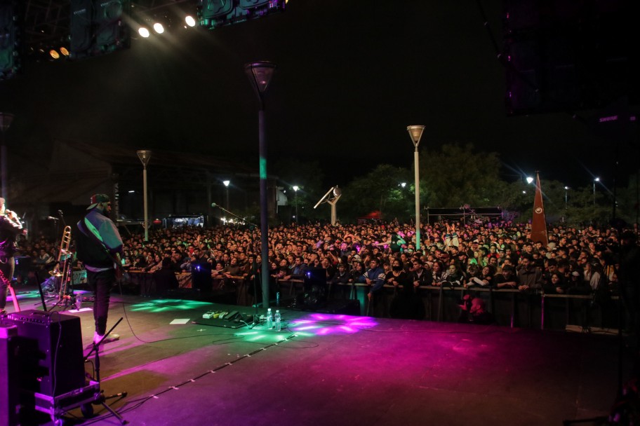 imagen Casi 13 mil personas se "subieron" al festival de fin de año de la UNCUYO