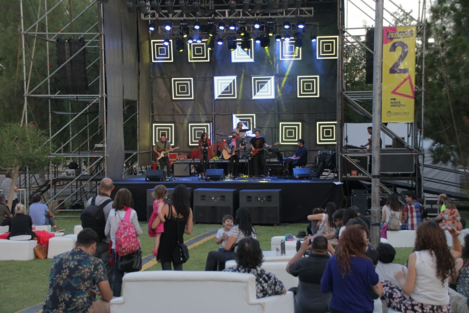 imagen Casi 13 mil personas se "subieron" al festival de fin de año de la UNCUYO