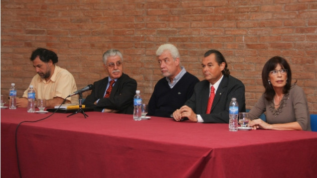 imagen Tedesco presentó el libro sobre la demanda social a la Universidad