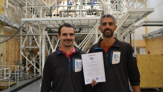 imagen "Premio al Mejor Artículo" para tres docentes del Balseiro