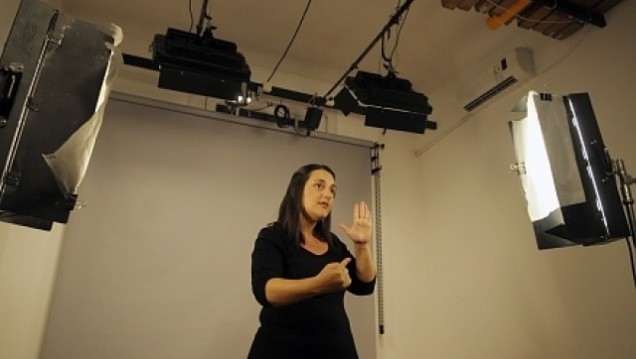 imagen Intérpretes de Lengua de Señas de la UNCuyo prestan servicios en la televisión local