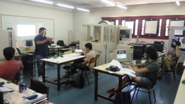 imagen Volvieron las clases prácticas en los laboratorios del ITU