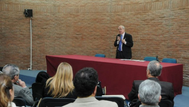 imagen Jaim Etcheverry "es una responsabilidad nuestra la educación de quien tengo enfrente" 