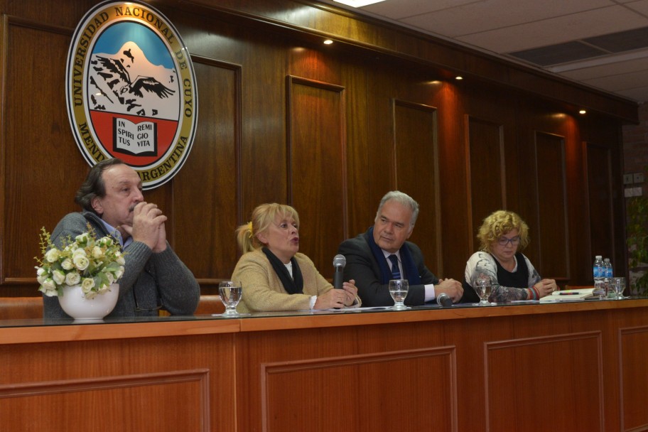 imagen Arrancó encuentro sobre extensión universitaria en salud