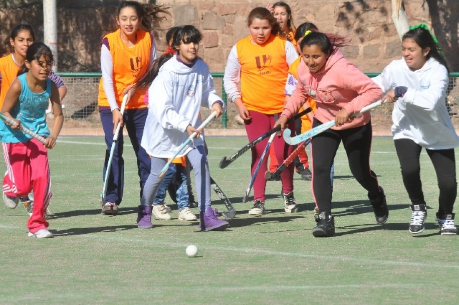 imagen "Establecer un vínculo entre la Universidad y los barrios, mediante la recreación y el deporte"