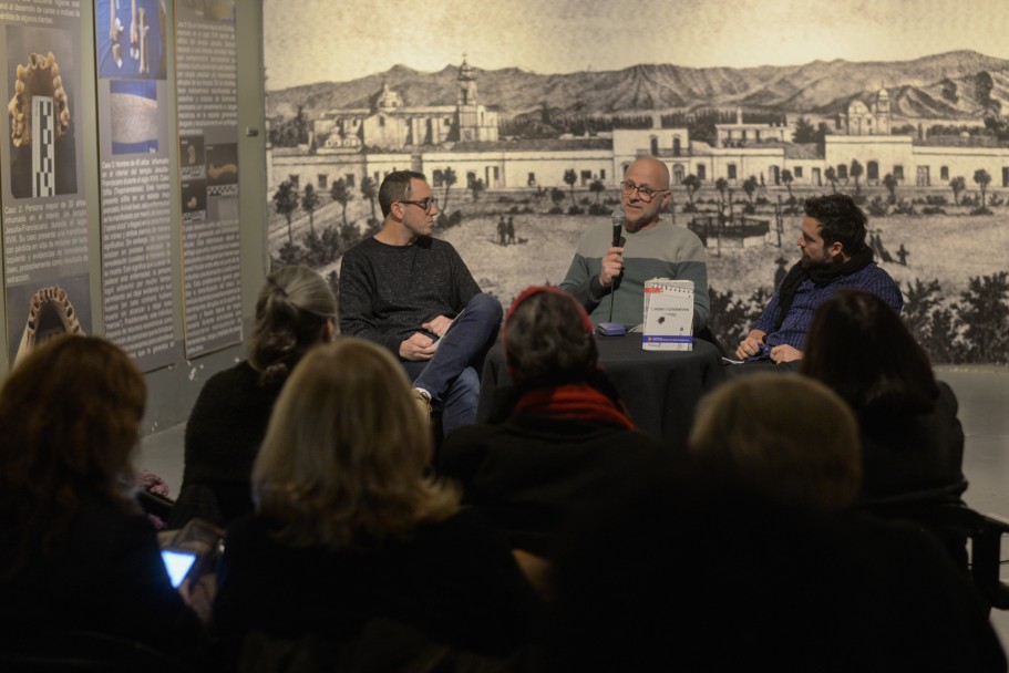 imagen José Niemetz presentó su novela en un ciclo literario de la UNCUYO 