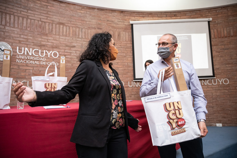 imagen UNCUYO REC: escuelas acceden a tecnología y se capacitan para armar clases más innovadoras