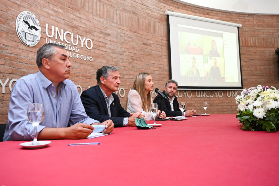 imagen Empresarios y docentes emprenden el reto de innovar  y generar soluciones 