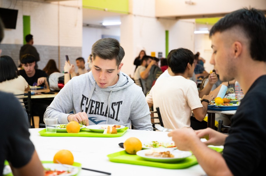 imagen Reabrió el Comedor: reencuentro y primera vez para cientos de estudiantes