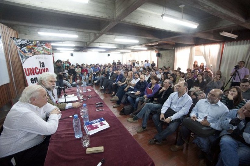 imagen Debatieron sobre "Populismo en América Latina", Ernesto Laclau y Roberto Follari